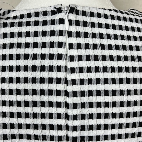 New York and Company 7th Avenue Checkered Peplum Sleeveless Top NWT - Picture 4 of 7